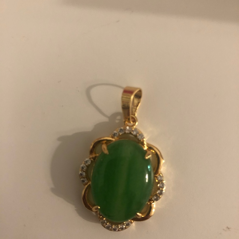 Yellow Gold Plate Green Jade Pendant - Picture 4 of 4